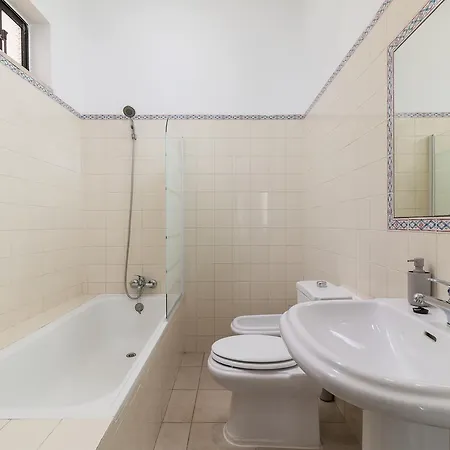 Holiday home Sunmoon House Quarteira