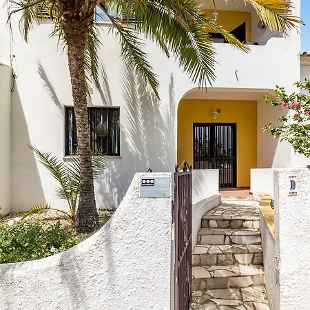 Holiday home Sunmoon House Quarteira